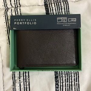 BRAND NEW Perry Ellis Portfolio wallet